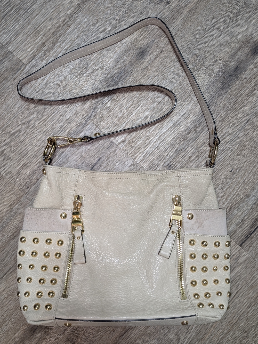Vintage B. Makowsky Cream Leather Shoulder Bag Gold Studs Zip Magnetic Closure